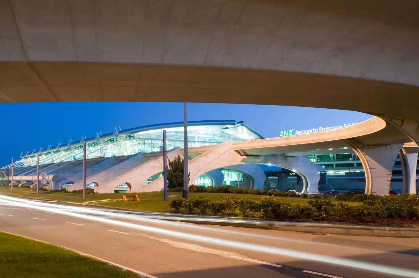Transportes_01_Aeroporto_Sá_Carneiro_Porto